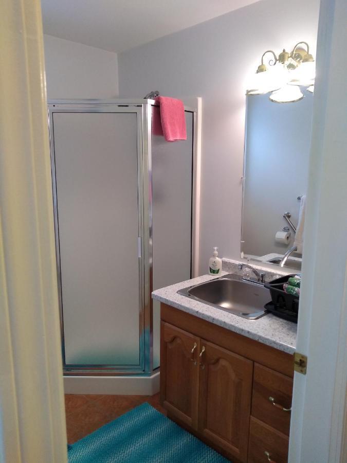 At Nautica Tigh Private Keypad Entrances Bed and Breakfast Qualicum Beach Buitenkant foto