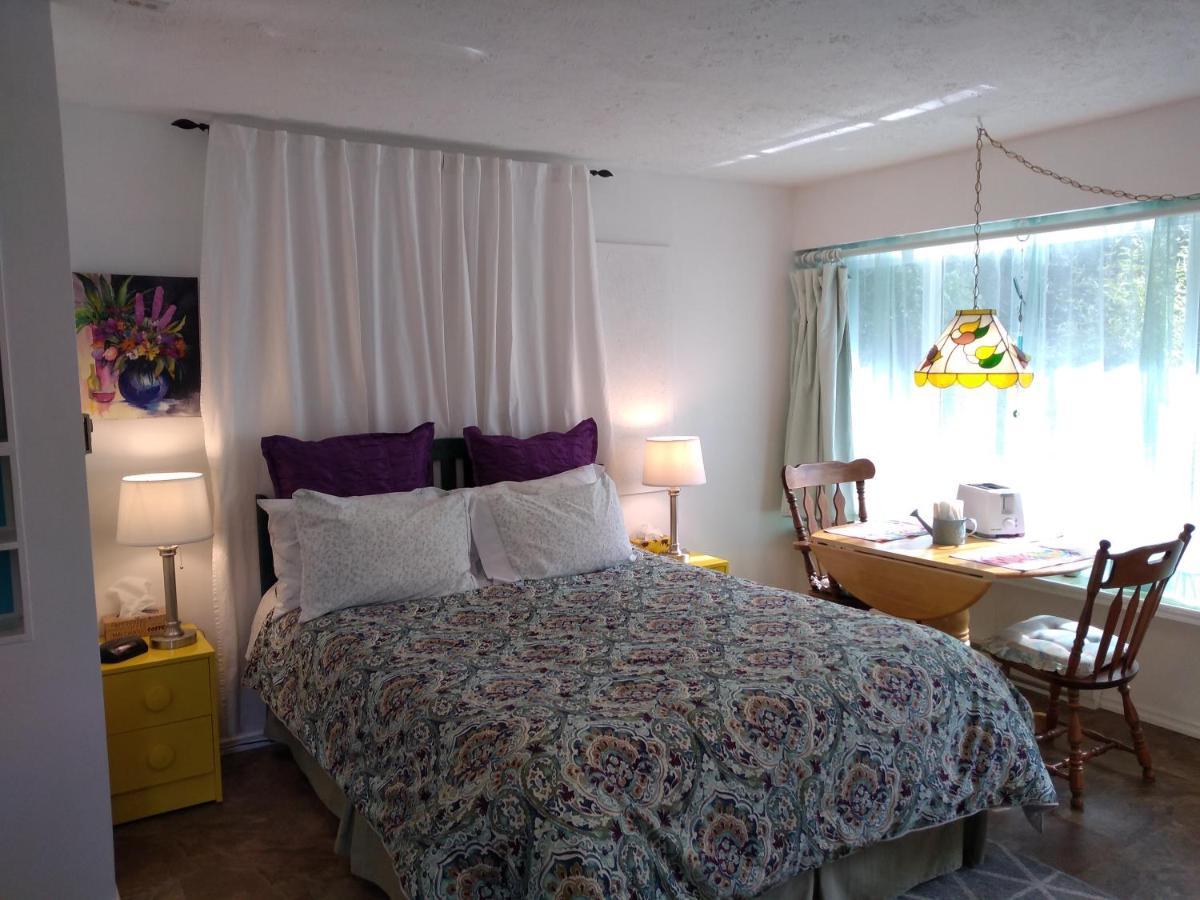 At Nautica Tigh Private Keypad Entrances Bed and Breakfast Qualicum Beach Buitenkant foto