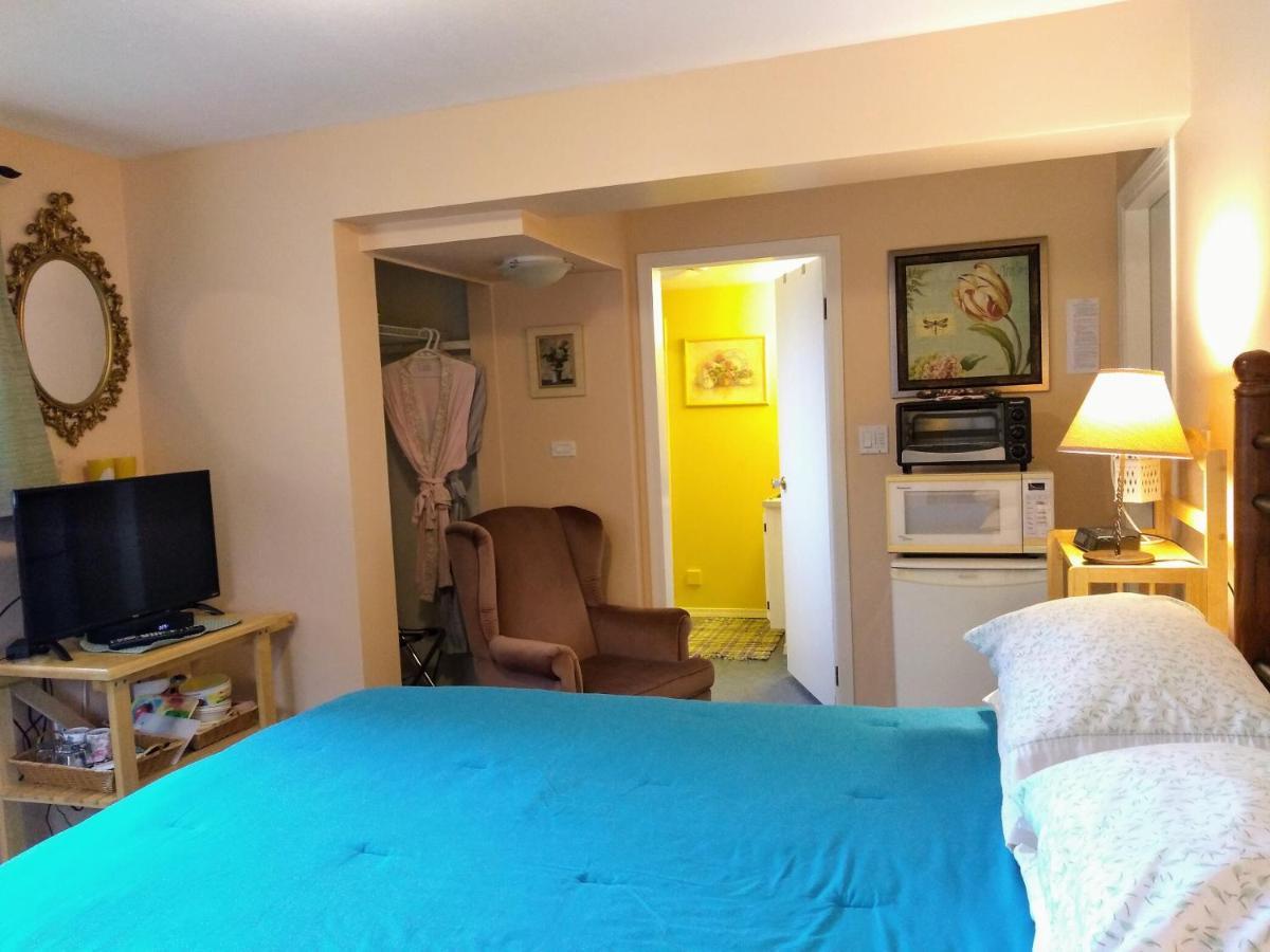 At Nautica Tigh Private Keypad Entrances Bed and Breakfast Qualicum Beach Buitenkant foto