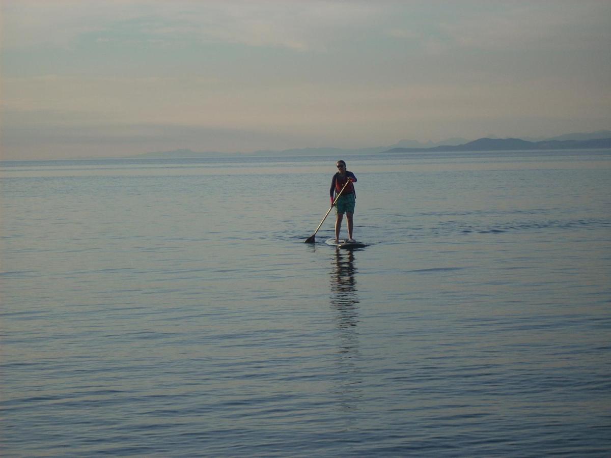 At Nautica Tigh Private Keypad Entrances Bed and Breakfast Qualicum Beach Buitenkant foto