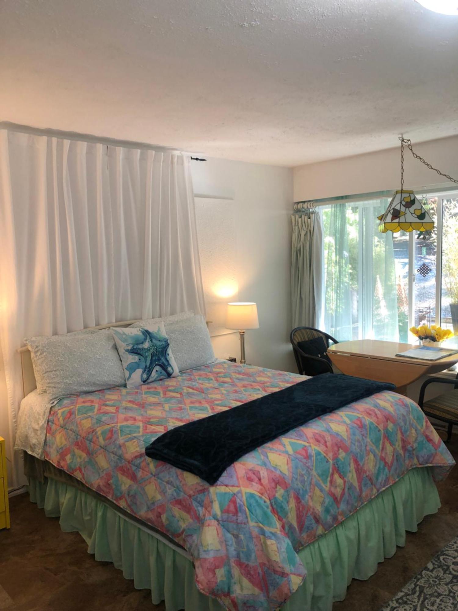 At Nautica Tigh Private Keypad Entrances Bed and Breakfast Qualicum Beach Buitenkant foto
