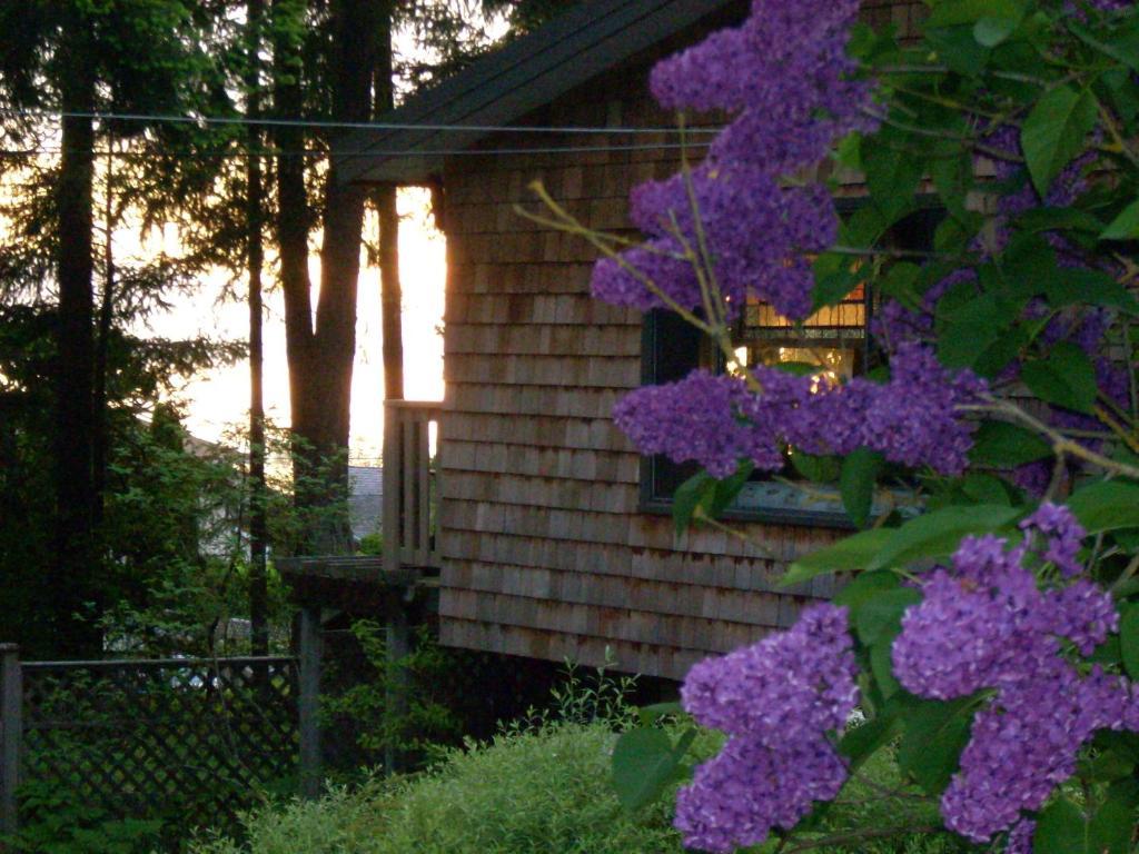 At Nautica Tigh Private Keypad Entrances Bed and Breakfast Qualicum Beach Buitenkant foto