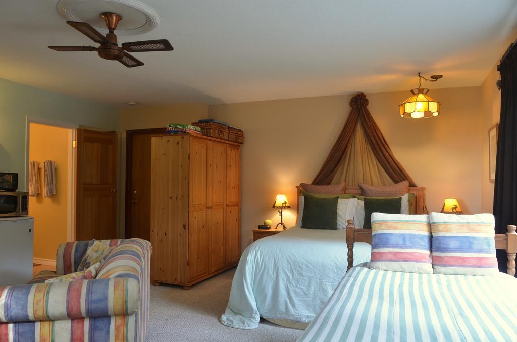 At Nautica Tigh Private Keypad Entrances Bed and Breakfast Qualicum Beach Buitenkant foto