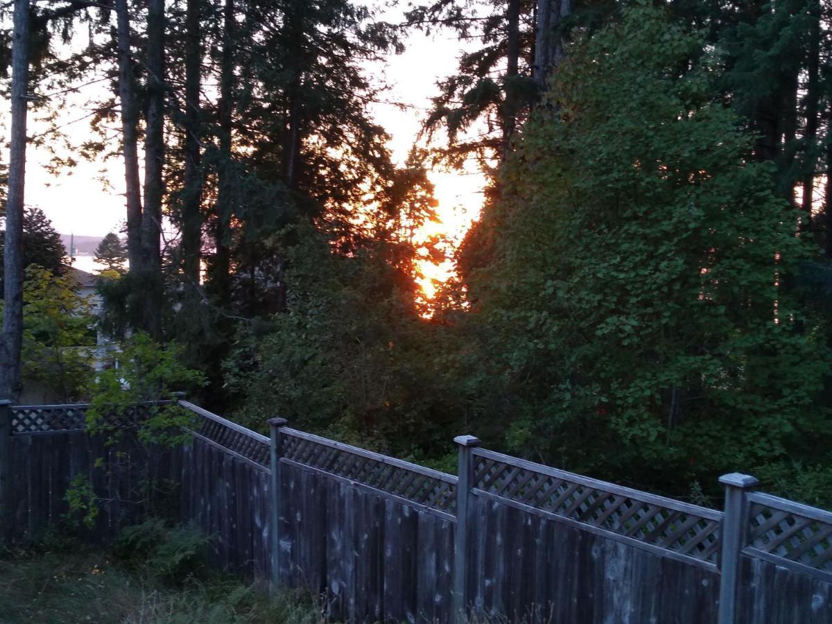 At Nautica Tigh Private Keypad Entrances Bed and Breakfast Qualicum Beach Buitenkant foto